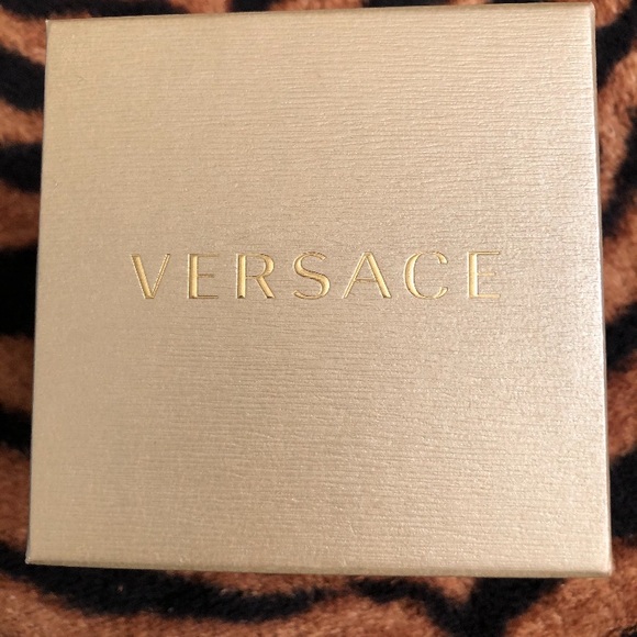 Versace Medusa ring. Gold plated. Size 8. - Picture 2 of 5